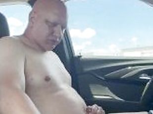 Piggy cums in car