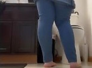 Pisser, Milf, Maman, Belle femme ronde, Pieds, Point de vue, Serrée, Fétiche, Jeans, Blanc