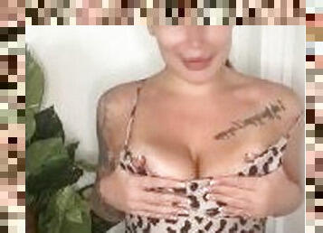 SISTERS BEST FRIEND ROLE PLAY AS TATTOOED MILF SQUIRTS