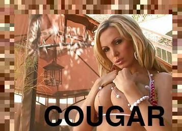 Arousing cougar Nikki Benz smutty porn clip