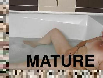 Malinda W. In Horny Mature Slut Fucking In The Bathtub