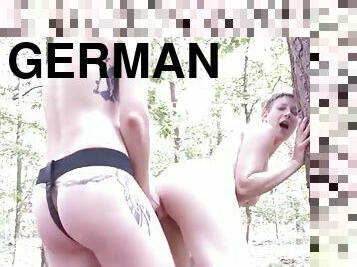 posisi-seks-doggy-style, orgasme, di-tempat-terbuka, diikatkan-pada-tubuh, amatir, lesbian-lesbian, gambarvideo-porno-secara-eksplisit-dan-intens, jerman, berciuman, hutan