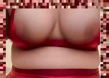 Who doesn’t like making titties bounce - see more of me on Fansly