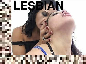 Honey, your mom need a lesbian kiss