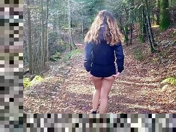 RENCONTRE UNE ADO EN EXTERIEUR ET BAISER EN LEVRETTE EN FORET