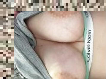 gros-nichons, public, milf, ados, voiture, seins, fétiche, clignotant, en-lactation, petits-seins