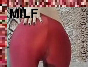 tate-mari, pisandu-se, pasarica, rusoaica, milf, chilotei, fetish, sala, uda, bruneta