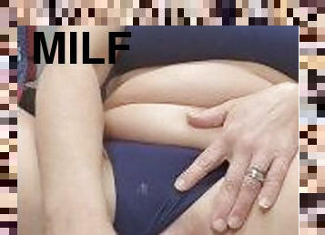 puwet, dyakol-masturbation, baguhan, milf, laruan, paa, pagsakay, laruang-titi, nagmo-motor, solo