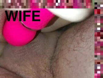 Curate of a woman who wants to fuck while using a vibrator