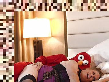 Elmo Fucks a HOT MILF.