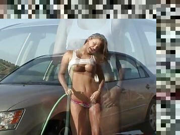 Kacey 18 get Wet and Rubbing Pussy Carwash