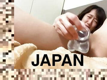 Teasing her clitoris with a vibrator and cumming with a dildo to make her feel good. Japanese/Amateu