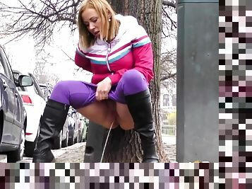 Chick in sexy leather boots pissing outdoors