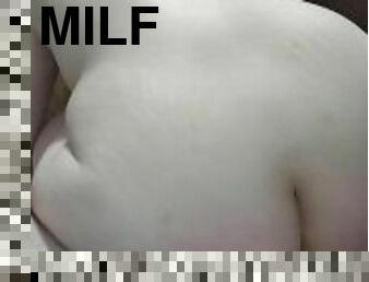 Milf bouncing big ass