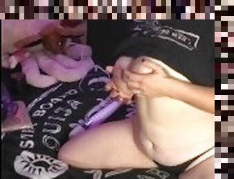 Horny Stoner Girl Hits the Puffco, Then Tries Out Her Magic Wand Plus!!