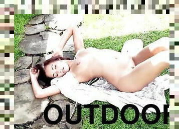 Outdoors solo scene with the ravishing michaela isizzu