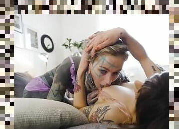 orgasme, pussy, anal, lesbisk, piercet, goth, tattoo