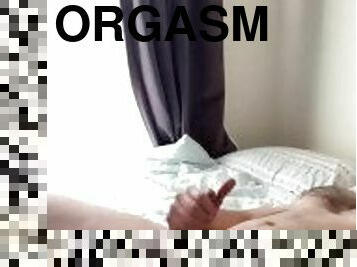 Morning wood leads to mind numbing orgasm