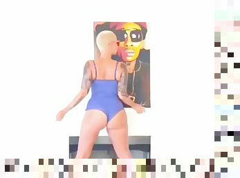 Amber rose