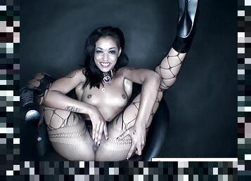 Skin Diamond In Skin Playing With Her Pussy In Fishnets!