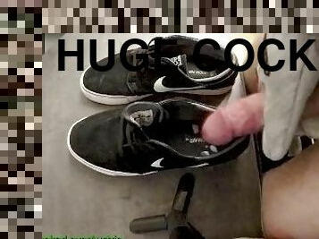 Loading Nike Janoskis