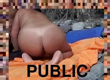 Nice fuck (quickie) on a public beach...