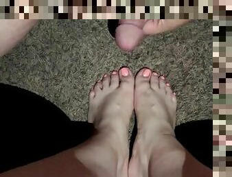 I shoot a big load on Latina whore girlfriend sexy feet (Cum on feet)