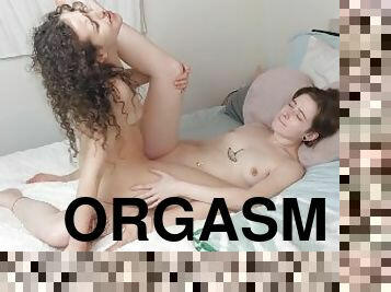 orgasm, pisandu-se, pasarica, tasnit, amatori, lesbiana, jucarie, cuplu