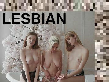 ציצי-גדול, לסבית-lesbian, שלישיה, בלונדיני, שחרחורת, ציצים-קטנים