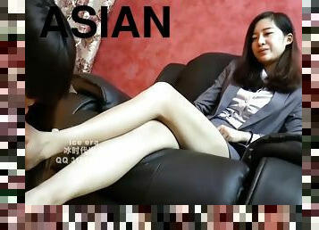 Asian facesitting and feet corners