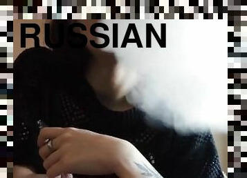 rosyjskie, amatorskie, nastolatki, solo, palenie, brunetka, tatuaże