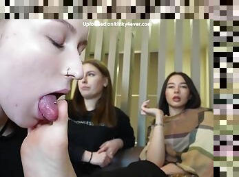 lesbisk, hardcore, bdsm, slave, trekant, føtter, blond, fetisj, ydmykelse, brunette