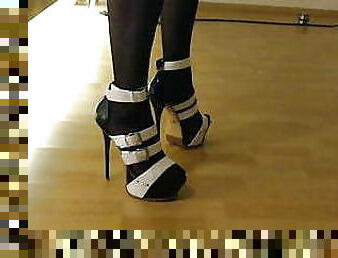 Walk in Giaro Heels 2