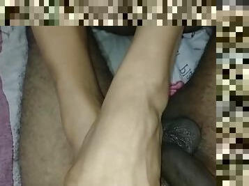 Sri Lankan women feet Shake his boyfriend Big Dick