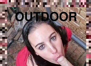 Outdoor alley face piss and blowjob