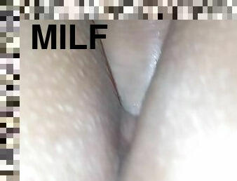 Milf disfrutando de un anal