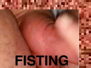 Fisting till she squirts
