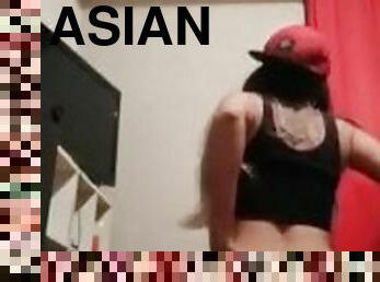 Asian slute twerks and smacks ass for you to cum