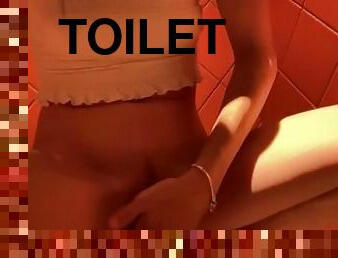 English chav slut fingers herself in pub toilets
