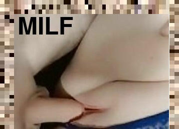 amatööri, kypsä, milf, pilluuntulo, isot-upeat-naiset, tukeva, pov, pikkuhousut, britti