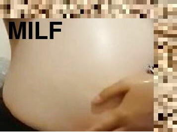 MILF OILS HER BUMP