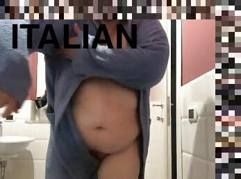 22enne obeso mostra il suo pigiamino