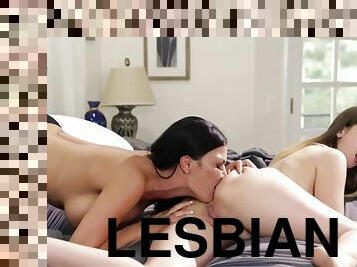 Make Lesbian Love On The Bed - Jasmine Jae And Stella Cox