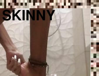 Skinny Amateur Teen with Sexy Feet takes a Piss on the shower glass