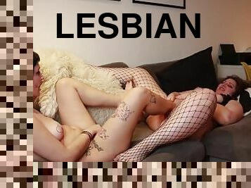 волохата, оргазм, піхва-pussy, лесбіянка-lesbian, ступні, шкарпетки-в-сіточку, з-пірсингом, орал, фетиш, татуювання