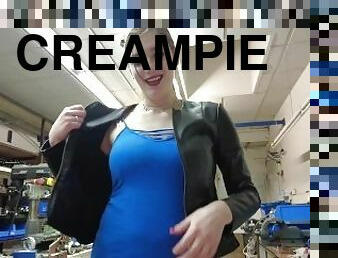 Zara ´s erster CREAMPIE. Hart gefickt in Werkstatt !!!