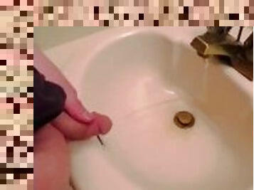 BOYFRIEND PISSES IN SINK WHILE FAMILY IS OUTSIDE