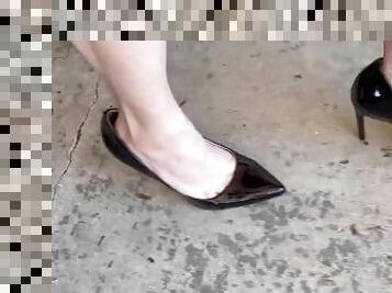 SEXY FEET IN HEELS WALKING