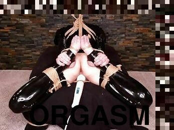 onani, orgasme, sprøjte, legetøj, bdsm, tøs, latex, bondage, påklædt-sex, maske