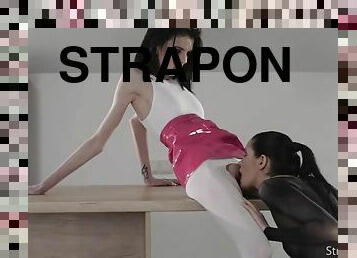 Strapon Teen Lezdom